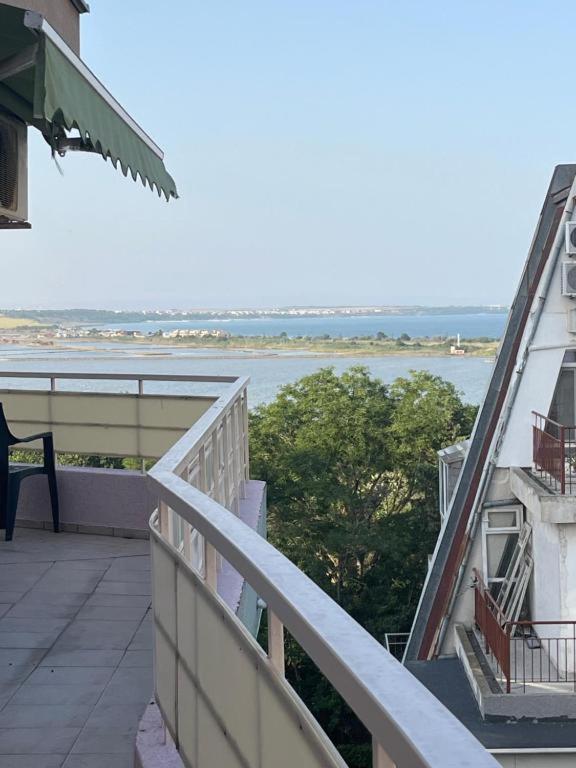 Apartment Happy Holiday 2 Burgas Exterior photo